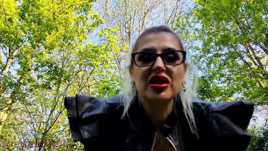 Strap On Quickie In The Park – Rubbertits aka Avengelique – Mp4